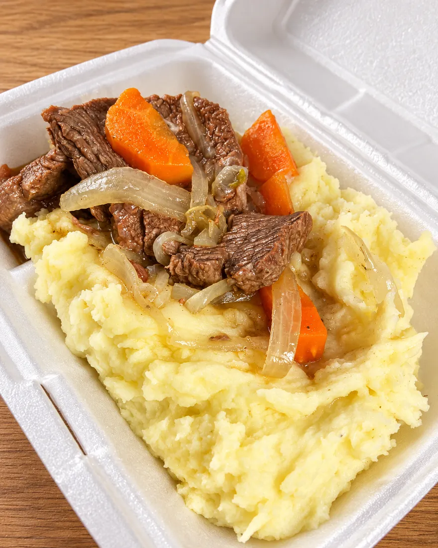 Carne al jugo con puré de papas